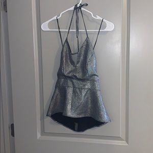 Around the neck shimmer top